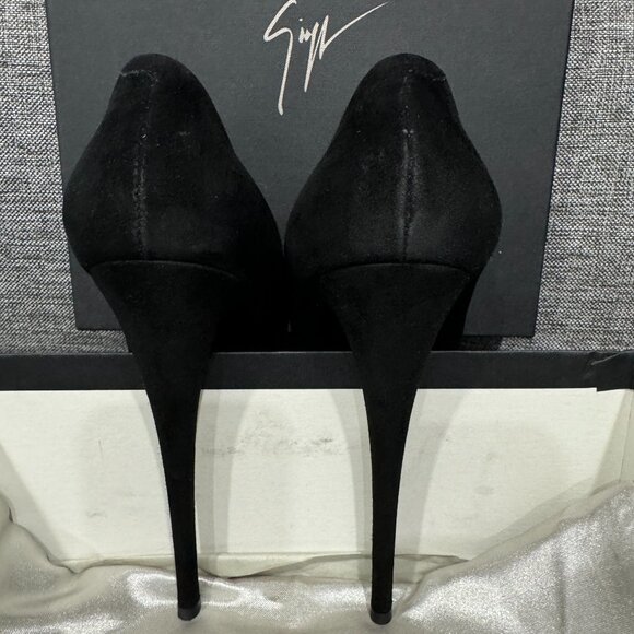 GIUSEPPE ZANOTTI Eva Black Suede Pumps, size 38.5 - Picture 16 of 17